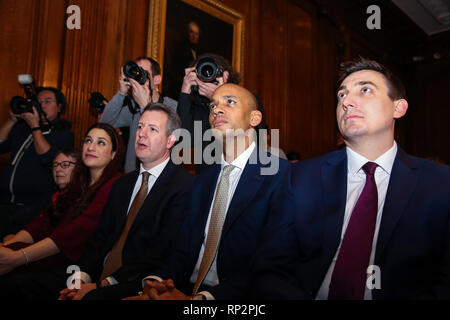 Londra, UK 19 Feb 2019 - Membri del gruppo indipendente di Luciana Berger, Chris Leslie, Chuka Umunna e Gavin Shuker (L a R) in occasione della conferenza stampa. Ex deputati conservatori Anna Soubry, Sarah Wollaston e Heidi Allen, alla conferenza stampa dopo aver lasciato il partito per il gruppo indipendente. Credito: Dinendra Haria/Alamy Live News Foto Stock