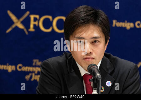 Il sindaco di Osaka Hirofumi Yoshimura partecipa a una conferenza stampa presso i corrispondenti stranieri' Club del Giappone il 20 febbraio 2019, Tokyo, Giappone. Yoshimura e Ichiro Matsui governatore di Osaka ha parlato circa i preparativi per il prossimo gruppo di venti (G-20) Leaders Summit tenutosi nella città di Osaka alla fine di giugno e i loro piani per il 2025 World Expo. Credito: Rodrigo Reyes Marin/AFLO/Alamy Live News Foto Stock