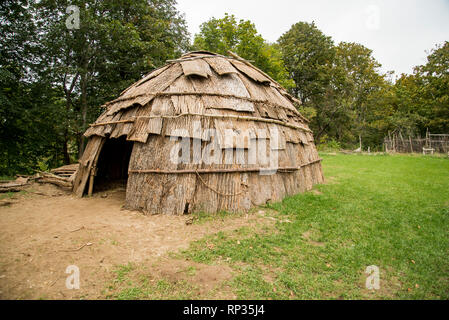 Un indiano capanna a Plimoth Plantation in Plymouth, MA. Foto Stock