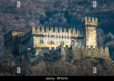 Sasso Corbaro (aka., Untervaldo, Santa Barbara) Castello, Bellinzona, la città capitale della Svizzera meridionale del Cantone Ticino. Un patrimonio mondiale herita Foto Stock