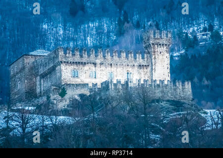 Bellinzona, la città capitale della Svizzera meridionale del Cantone Ticino. Un sito Patrimonio Mondiale dell'Unesco, noto per i suoi 3 castelli medievali: Castelgrande, Sa Foto Stock