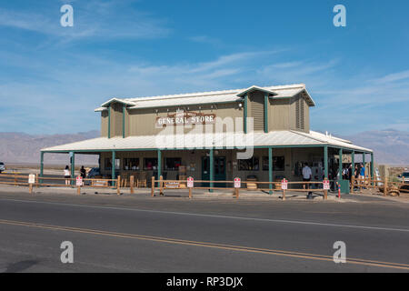 Il magazzino generale nel tubo da stufa di pozzi, Parco Nazionale della Valle della Morte, California, Stati Uniti. Foto Stock