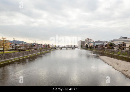 Fiume Kamo a Kyoto in Giappone Foto Stock