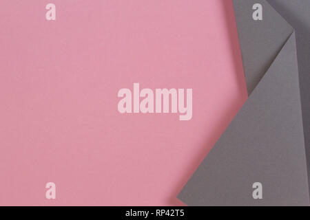 Abstract sfondo colorato. Rosa pastello e grigio carta in forma di geometria Foto Stock