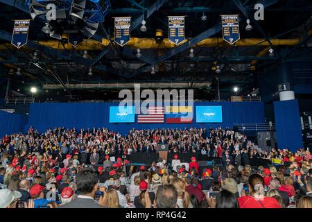 U.S presidente Donald Trump offre un indirizzo per il venezuelano comunità americana alla Florida International University Ocean Banca centro convocazione Febbraio 18, 2019 a Miami in Florida. Foto Stock