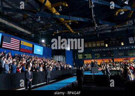 U.S presidente Donald Trump offre un indirizzo per il venezuelano comunità americana alla Florida International University Ocean Banca centro convocazione Febbraio 18, 2019 a Miami in Florida. Foto Stock