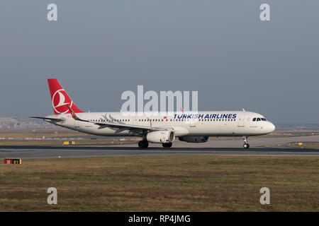 TC-JTM Airbus A321 della Turkish Airlines in partenza dall'aeroporto di Francoforte 07/02/2018 Foto Stock