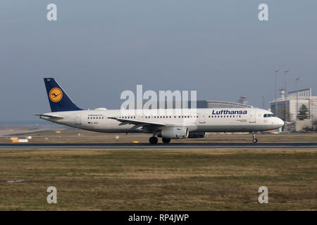 D-AIDJ Airbus A321 di Lufthansa con partenza dall'aeroporto di Francoforte 07/02/2018 Foto Stock