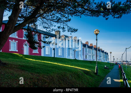 Cottage colorati in Belle Vue terrazza a Aberaeron, Ceredigion, Galles Foto Stock