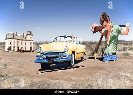 Cut-out effige del protagonista James Dean, parte dell'aria aperta mostra sul sito in Texas occidentale dove il gigante del filmato è stato girato Foto Stock