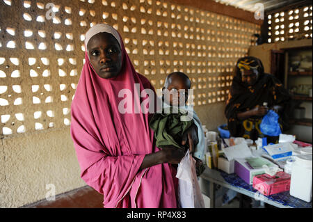 NIGER Zinder, stazione sanitaria in Kara-Kara / NIGER Zinder, Krankenstation im Stadtviertel KARA-KARA Foto Stock