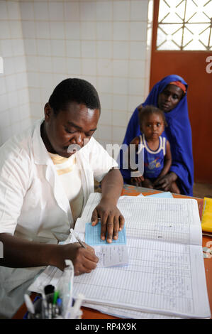 NIGER Zinder, stazione sanitaria in Kara-Kara / NIGER Zinder, Krankenstation im Stadtviertel KARA-KARA Foto Stock