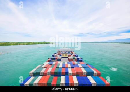 Vista aerea contenitore cargo e piano commerciale per il trasporto e la logistica import export concept Foto Stock