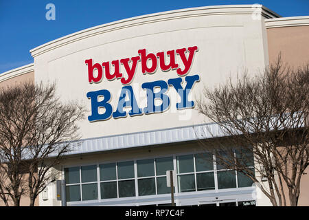 Un logo segno esterno di una comprare Acquista Baby store di Fredericksburg, Virginia il 19 febbraio 2019. Foto Stock