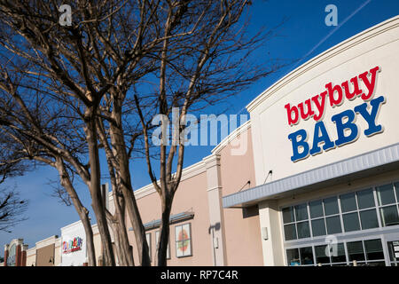 Un logo segno esterno di una comprare Acquista Baby store di Fredericksburg, Virginia il 19 febbraio 2019. Foto Stock