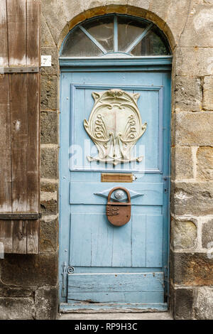 Francia, Cotes d'Armor, Dinan, porta in Rue du Petit Fort // Francia, Côtes-d'armor (22), Dinan, Porte de maison dans la vieille ville, rue du Petit Foto Stock