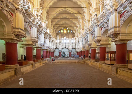 Una vista interna della camera che era usato come un teatro all'interno del Thirumalai Nayakkar Mahal o palazzo a Madurai. Foto Stock