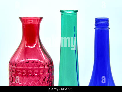 Multi-colore di bottiglie. Vernice RGB. Isolato. rosso verde blu Foto Stock