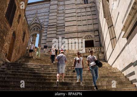 Passi per il Duomo di Siena (Cattedrale di Siena), Toscana, Italia Foto Stock