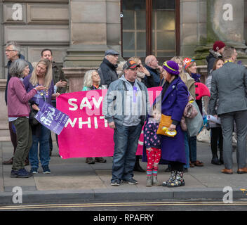 Glasgow, Scozia. Il 21 febbraio 2019. Una protesta contro il Consiglio di Glasgow tagli di bilancio. Glasgow GMB, Unison Glasgow City ramo DPAC e Glasgow sono venuti insieme per protestare contro questi piani. Foto Stock