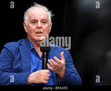 Berlino, Germania. 07Th Giugno, 2018. Direttore Daniel Barenboim dà una conferenza stampa per le prestazioni Staatsoper für alle'. Barenboim ha respinto le accuse del suo comportamento personale come Direttore Musicale Generale della Staatsoper Unter den Linden. (A dpa 'Conduttore Barenboim respinge i rimproveri per il suo stile di leadership" del 21.02.2019) Credito: Britta Pedersen/dpa/Alamy Live News Foto Stock