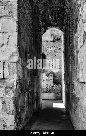 Abbandonate le antiche rovine o catacombe. Foto Stock