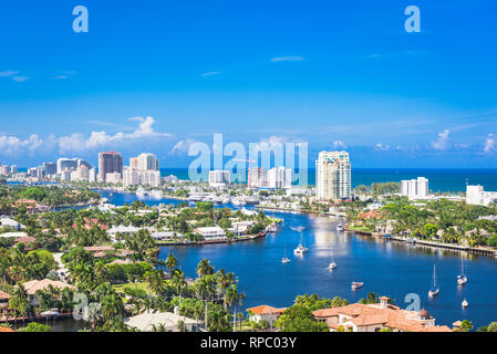 Fort Lauderdale, Florida, Stati Uniti d'America skyline su isola barriera. Foto Stock