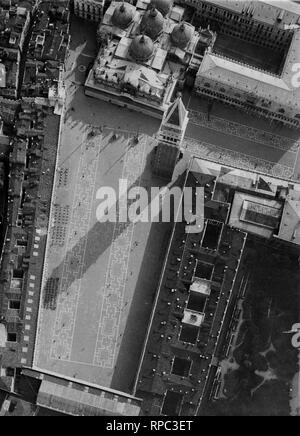 L'Italia, Veneto, Venezia, Piazza San Marco, 1920-30 Foto Stock