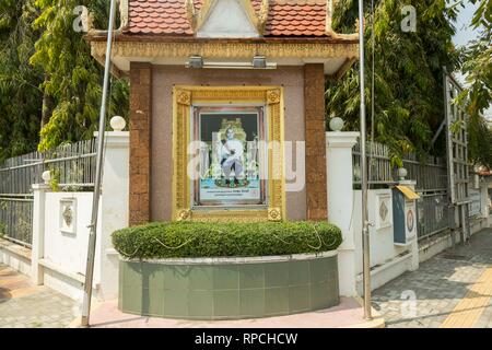 Immagine del re cambogiano in corrispondenza della parete Foto Stock