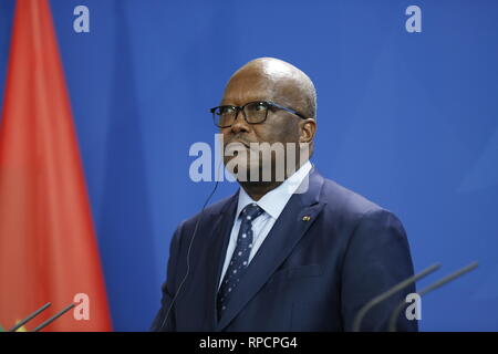 Berlino, Germania. Il 21 febbraio, 2019. Presidente della Repubblica del Burkina Faso, Roch Marc Kaboré presso la conferenza stampa alla Cancelleria federale. Credito: Simone Kuhlmey/Pacific Press/Alamy Live News Foto Stock