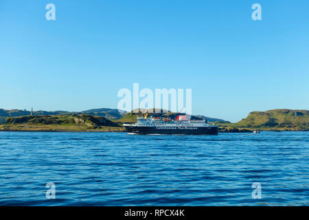 Cal Mac traghetto vicino a Oban, Scozia Foto Stock