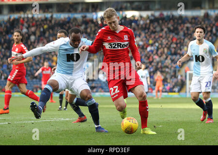 BLACKBURN, Regno Unito 17Febbraio George Saville di Middlesbrough e Ryan Nyambe di Blackburn Rovers durante il cielo di scommessa match del campionato tra Blackburn Rovers e Middlesbrough a Ewood Park di Blackburn domenica 17 febbraio 2019. (Credit: Mark Fletcher | MI News) Foto Stock