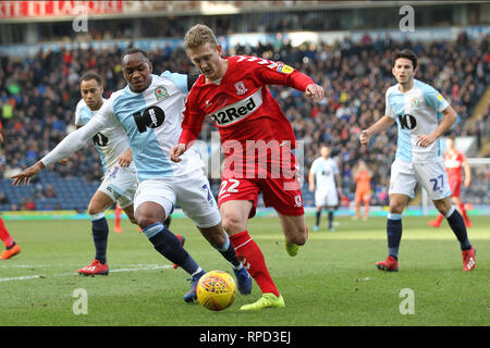 BLACKBURN, Regno Unito 17Febbraio George Saville di Middlesbrough e Ryan Nyambe di Blackburn Rovers durante il cielo di scommessa match del campionato tra Blackburn Rovers e Middlesbrough a Ewood Park di Blackburn domenica 17 febbraio 2019. (Credit: Mark Fletcher | MI News) Foto Stock