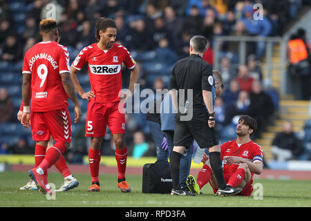 BLACKBURN, Regno Unito 17Febbraio George amico di Middlesbrough riceve il trattamento per un infortunio durante il cielo di scommessa match del campionato tra Blackburn Rovers e Middlesbrough a Ewood Park di Blackburn domenica 17 febbraio 2019. (Credit: Mark Fletcher | MI News) Foto Stock