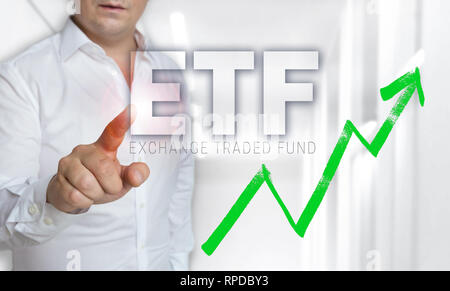 ETF concetto touchscreen è azionato dall'uomo. Foto Stock