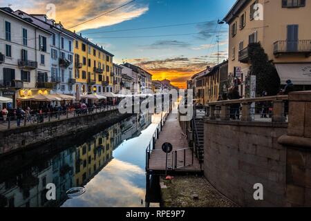 Naviglio Grande bellissimo tramonto in Milano, Italia Foto Stock