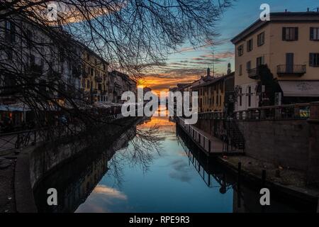 Naviglio Grande bellissimo tramonto in Milano, Italia Foto Stock