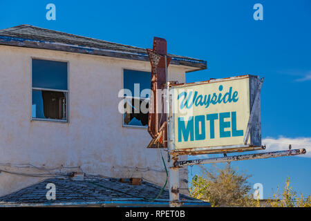 Abbandonato il Motel lungo il tragitto lungo la storica Route 66 in sovvenzioni, Nuovo Messico, Stati Uniti d'America [alcuna proprietà di rilascio; disponibile per editoriale solo licenza] Foto Stock