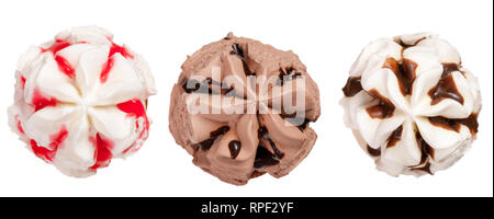 Vari tipi di gelati isolati su sfondo bianco. Vista superiore Foto Stock