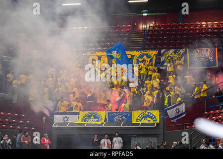 Foto di Claudio Grassi/LaPresse 21 febbraio 2019 Assago (MI) Italia sport basket AX Armani Exchange Olimpia Milano vs FOX Maccabi Tel Aviv - Turkish Airlines Eurolega 2018/2019 - Mediolanum Forum. Nella foto: I tifosi del Maccabi Photo Claudio Grassi/LaPresse Febbraio 21, 2019 Assago (MI) Italia sport basket AX Armani Exchange Olimpia Milano vs FOX Maccabi Tel Aviv - Turkish Airlines EuroLeague 2018/2019 - Mediolanum Forum. nel pic: Maccabi sostenitori Foto Stock