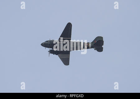 Sheffield, Inghilterra - 22 Febbraio 2019: Sheffield settantacinquesimo anniversario Flypast / cavalcavia Dakota Foto Stock