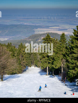 18 Febbraio 2019: Brotterode/Grosser Inselsberg: Vista dal vertice della Grande Isola Montagna verso Thueringen. Foto: Thomas Eisenhuth | Utilizzo di tutto il mondo Foto Stock