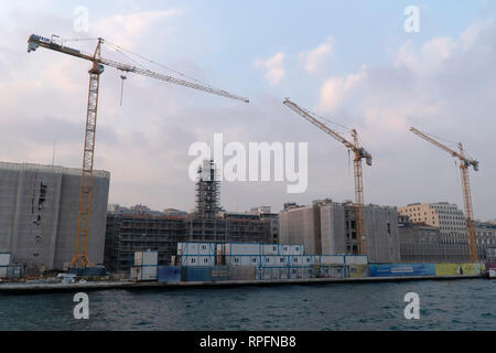 Istanbul, Turchia - 21 Febbraio 2019 : La Istanbul Progetto Galataport processo di costruzione presso il quartiere Karakoy. Ci sono grandi gru e i dettagli dell'area di costruzione sono visibili. Credito: Engin Sezer/Alamy Live News Foto Stock