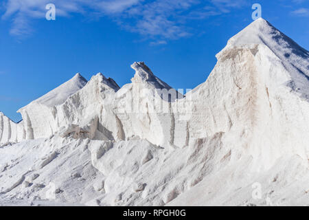 Il sale di cumuli di Salinas d'Es Trenc, saline, Maiorca, isole Baleari, Spagna Foto Stock