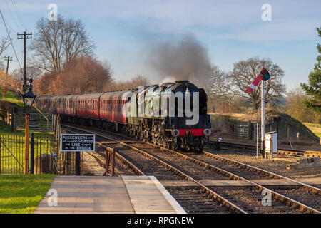 Treni a vapore in Severn Valley Railway nel pittoresco villaggio di Arley in Worcestershire, Regno Unito. Preso il 21 febbraio 2019 Foto Stock