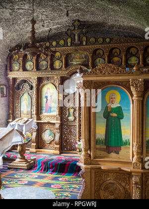 All'interno del XIV secolo Orhei Vechi Grotta monastero nel Vecchio Orhei, Moldavia. Foto Stock