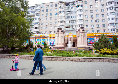 Un edificio di appartamenti in Tiraspol, la città capitale della Transnistria, una pausa lontano stato dalla Repubblica di Moldavia. Foto Stock