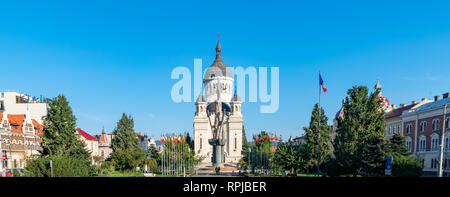 Cluj-Napoca panorama con la Dormizione della Theotokos cattedrale nel centro, la più famosa Chiesa Ortodossa Romena di Cluj-Napoca, Romania. Foto Stock