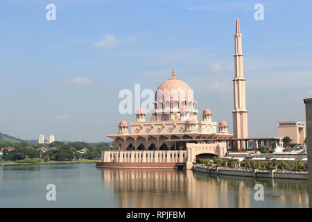 Masjid Putra o Putra moschea a Putrajaya Malaysia Foto Stock