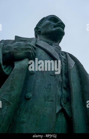 Un bronzo Vladimir Lenin scultura a Tallin, Estonia. Foto Stock